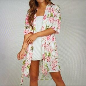 Show Me Your Mumu Brie robe. One size. Floral print. Nwot